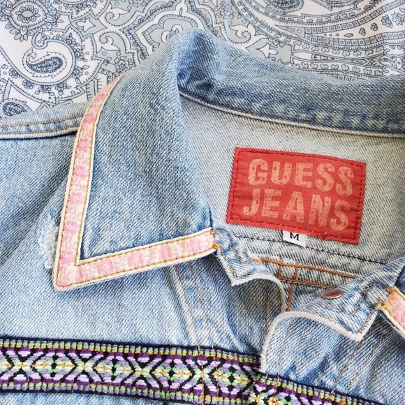 Guess Women's Vintage 90's Jean Jacket Pink Embroidery Light Wash Button Up M - Picture 4 of 11